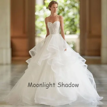 Сватбени рокли в стила на Лунна светлина в стил бохо, дантелени апликации, набори, диференцирани облечи булката на тънки спагети презрамки, сватбени рокли без ръкави в стил сладко момиче